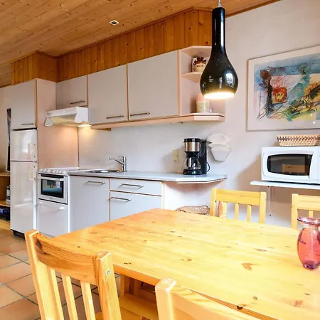 4 Person In Fano-by Traum *