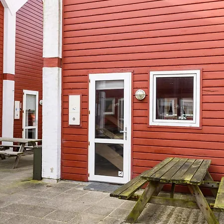 4 Person In Fano-by Traum Fano