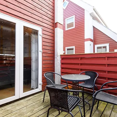 4 Person In Fano-by Traum